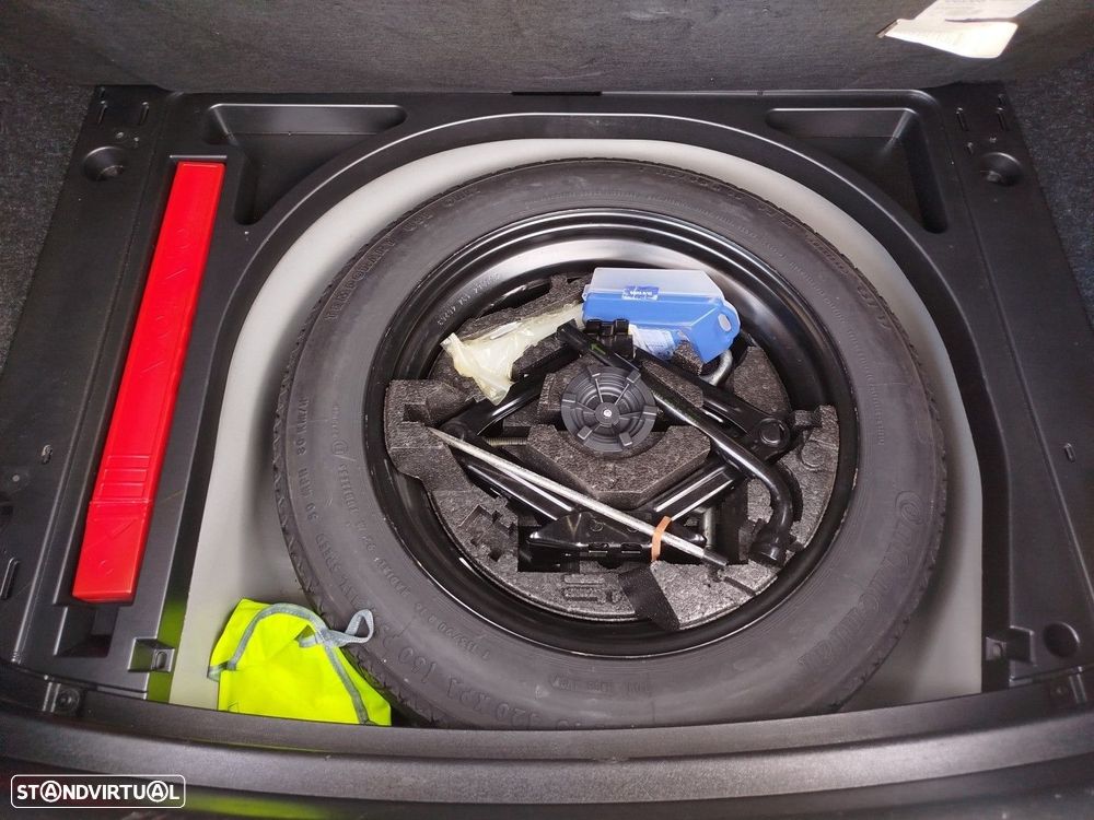 Volvo V40 2.0 D4 R-Design - 28