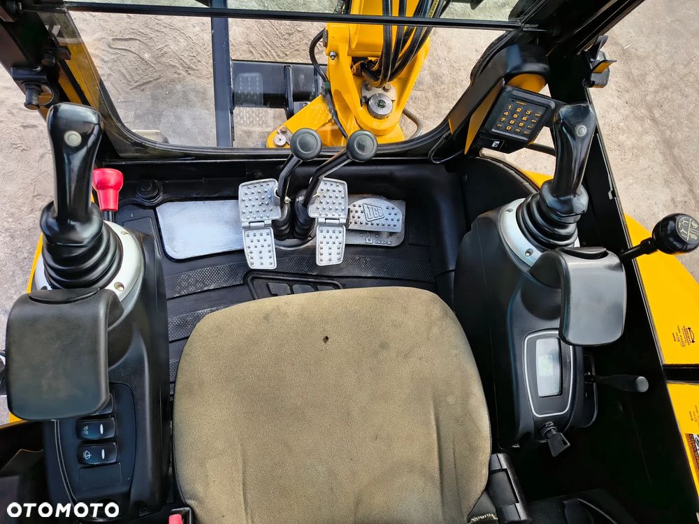 JCB 8030 2017r - 24