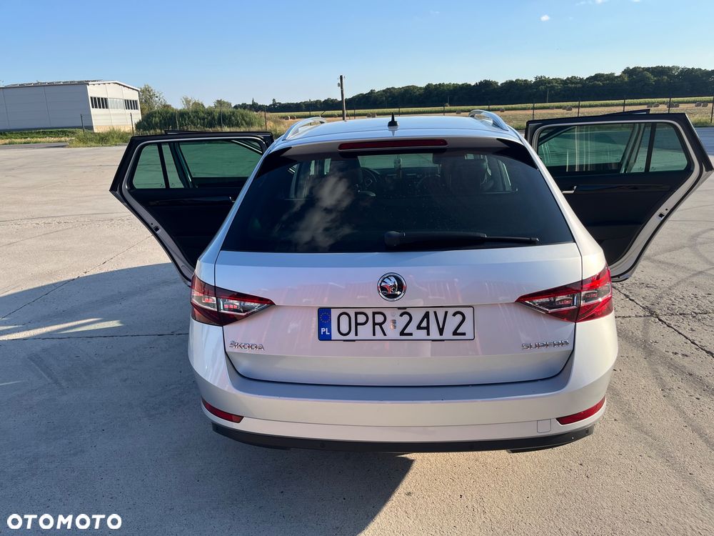 Skoda Superb 2.0 TDI L&K DSG - 25
