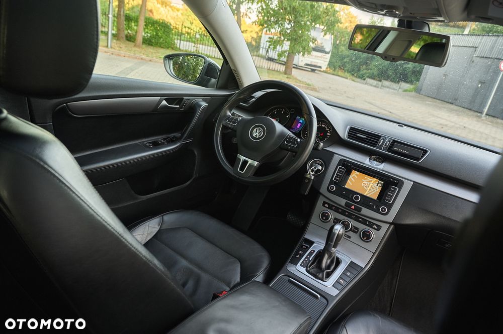 Volkswagen Passat - 33