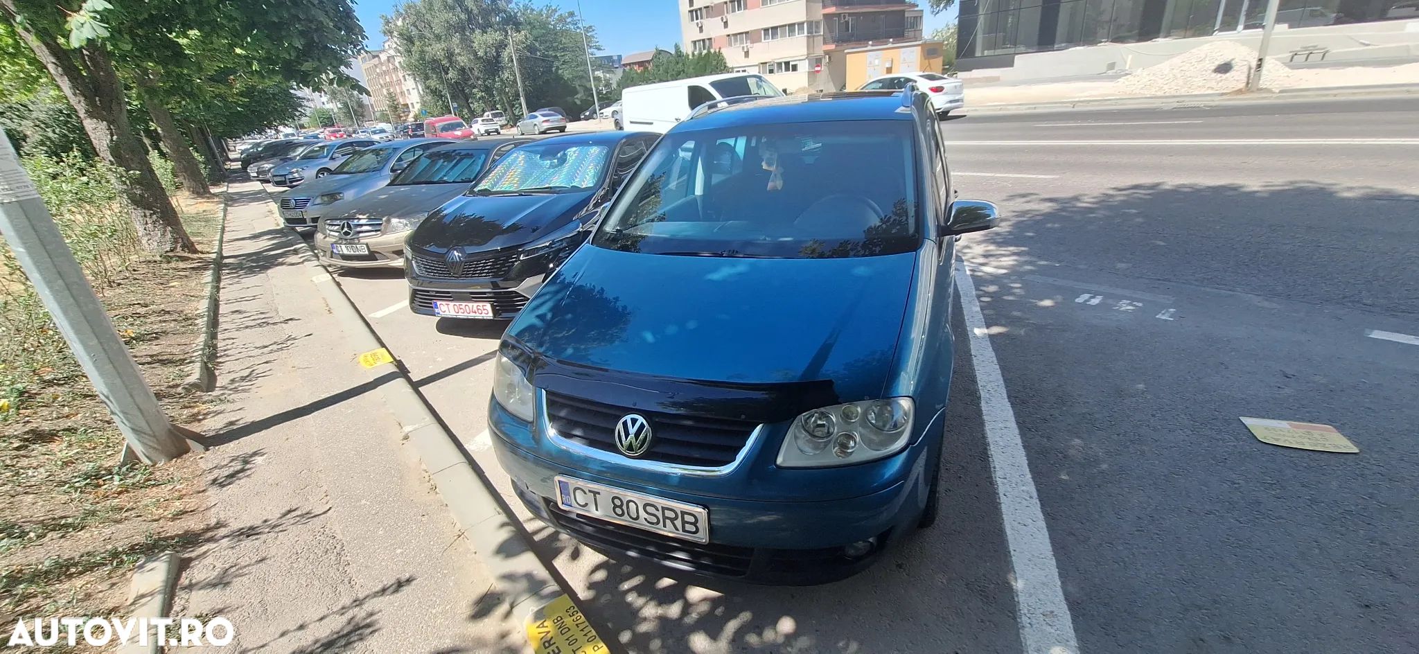 Volkswagen Touran - 1