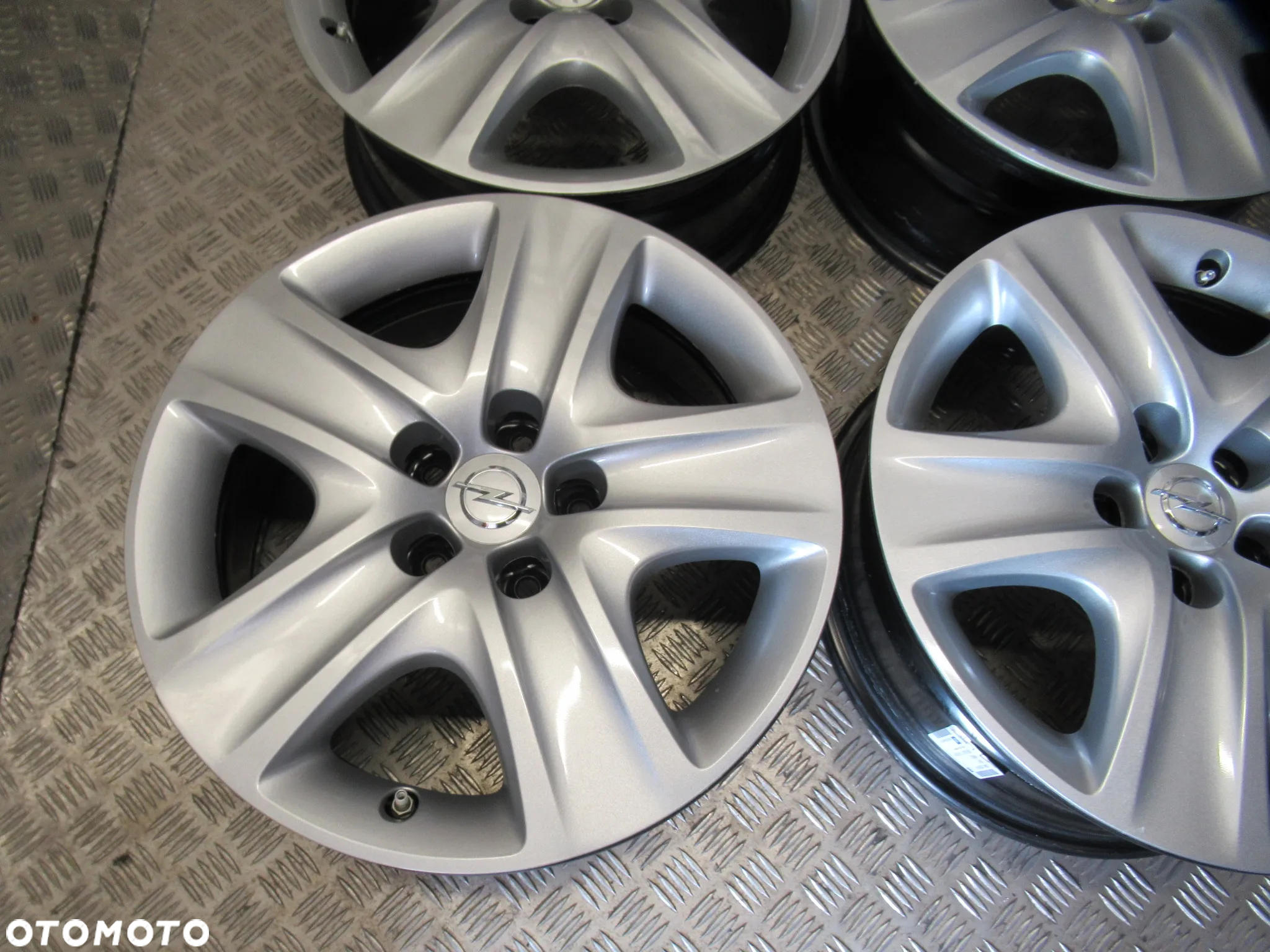 NOWE felgi strukturalne Opel Insignia B Astra J Zafira C 7Jx17 et44 5x115 - 3