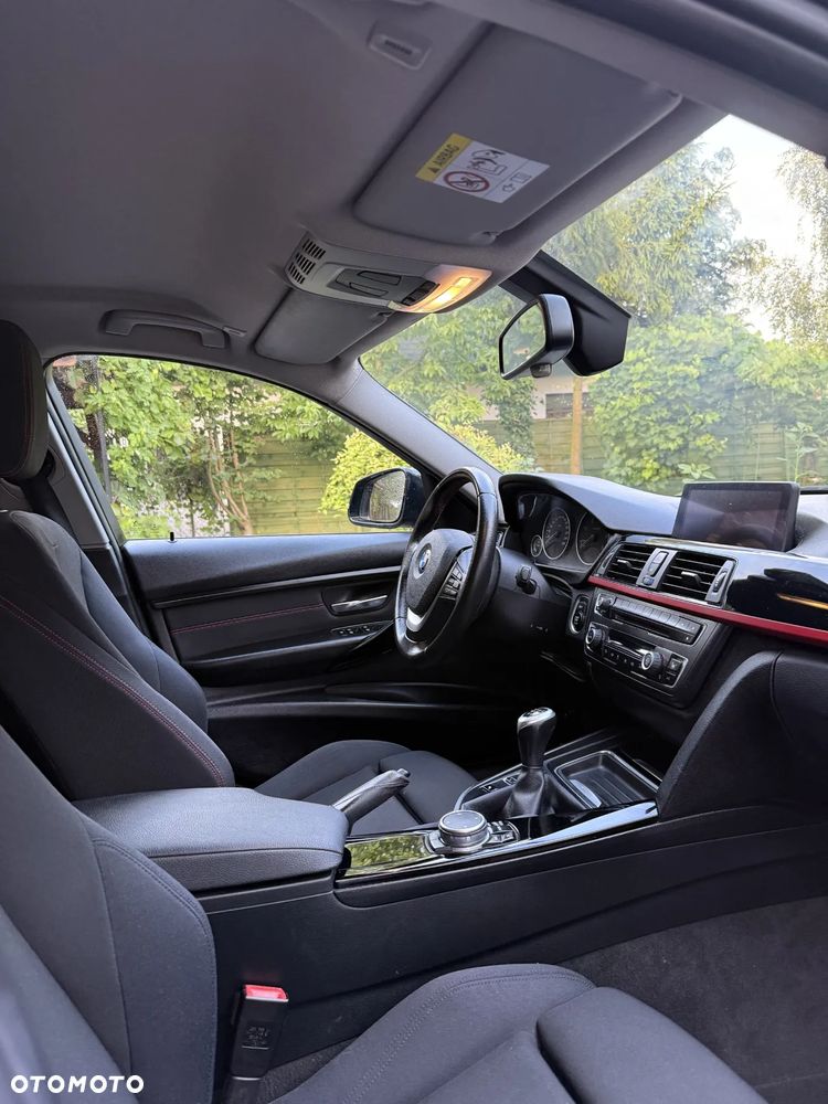 BMW Seria 3 320d Sport Line - 9