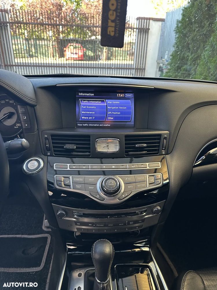 Infiniti Q70 - 8