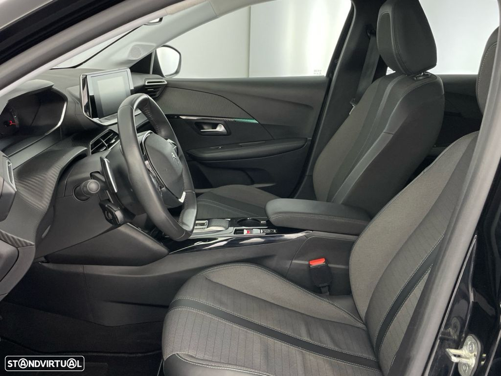 Peugeot 208 - 11
