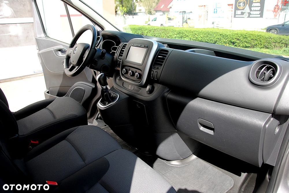 Renault Trafic 2.0 dCi - 11