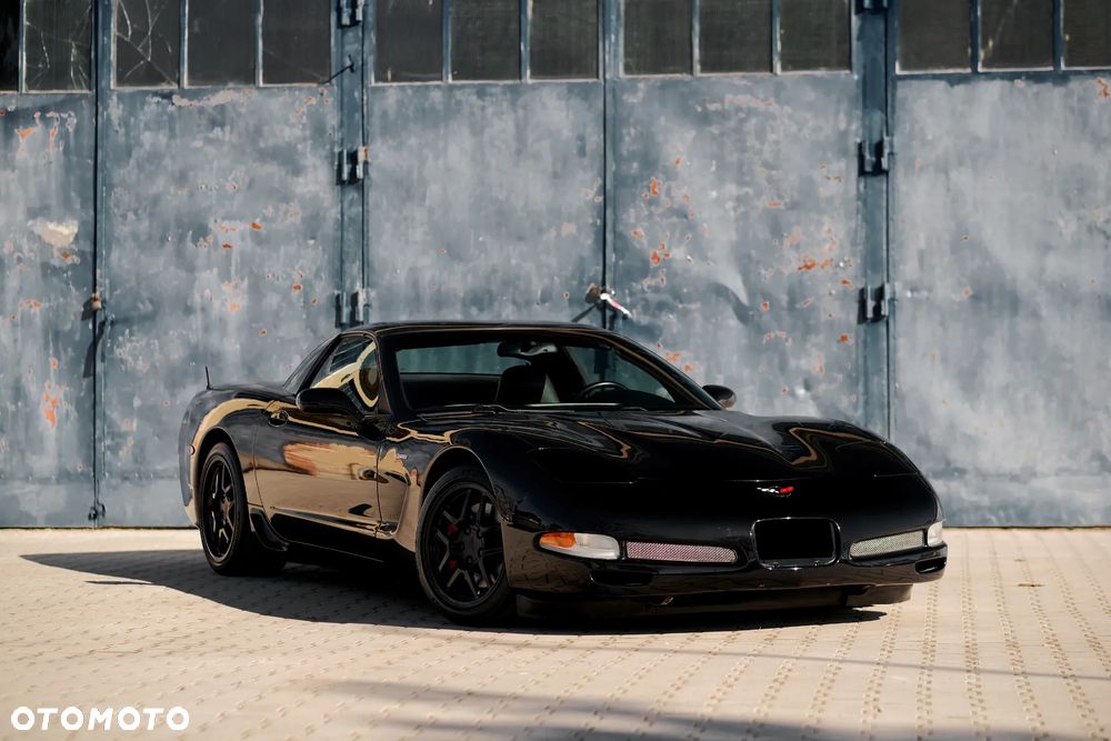 Chevrolet Corvette - 14