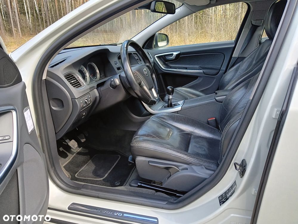 Volvo V60 D3 Summum - 33