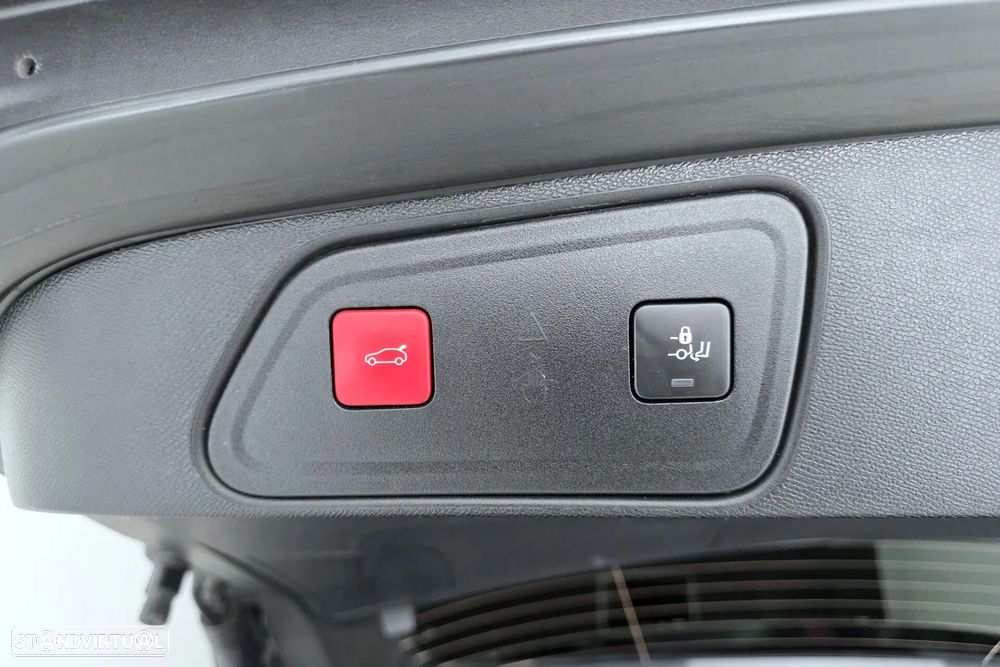 Peugeot 3008 1.6 Hybrid GT Pack e-EAT8 - 17