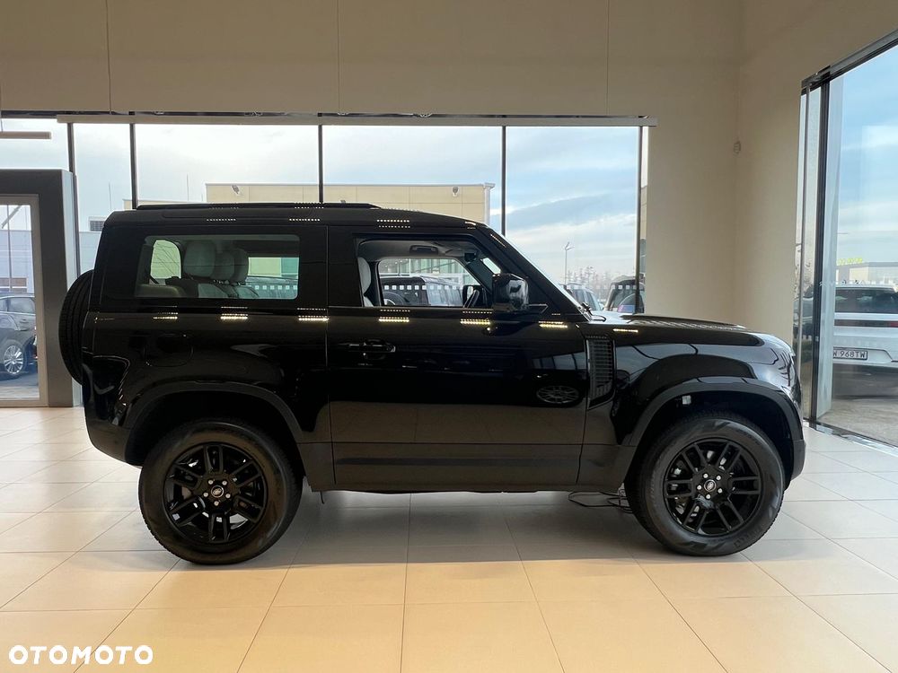 Land Rover Defender - 3