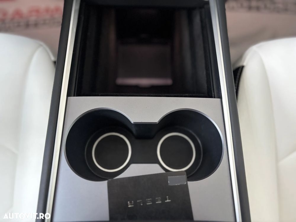 Tesla Model Y Long Range Dual Motor AWD - 22