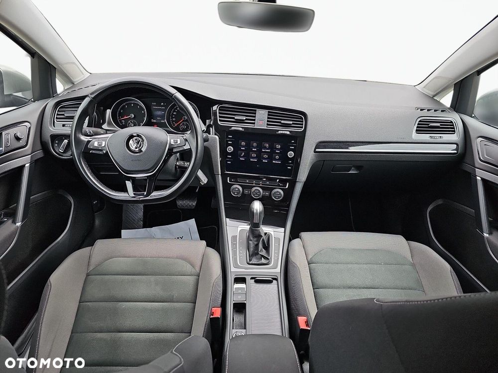Volkswagen Golf - 34