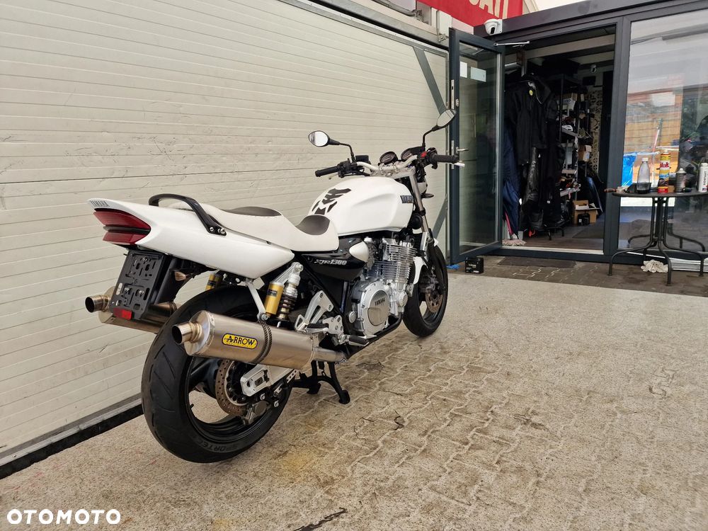 Yamaha XJR - 22