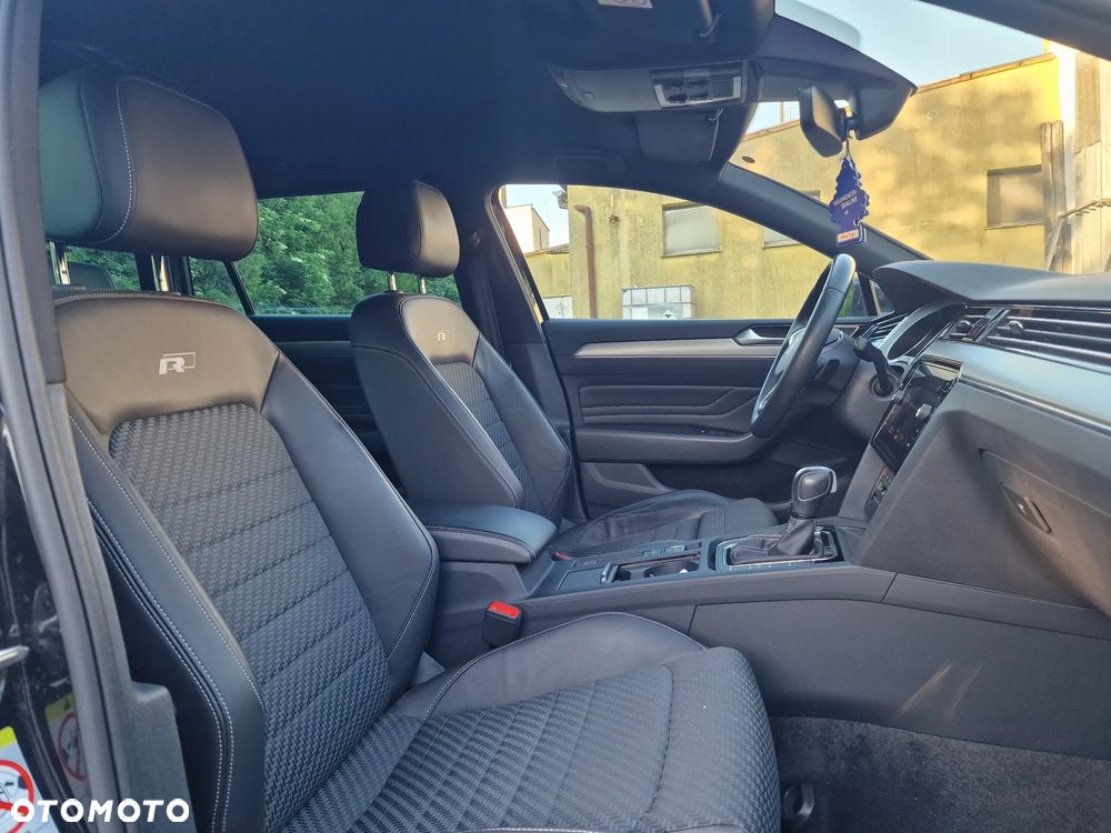 Volkswagen Passat Variant 2.0 TDI SCR DSG R-Line - 12