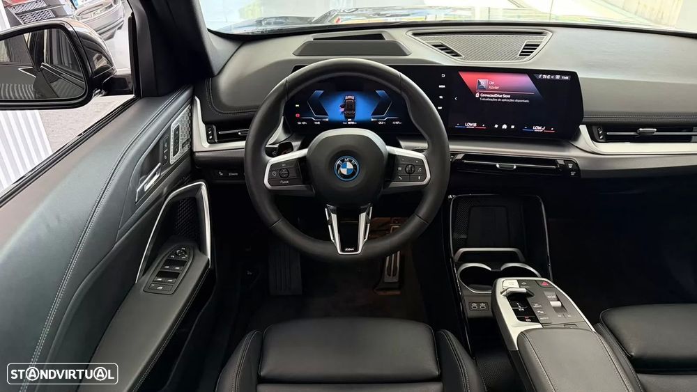 BMW iX1 eDrive20 Pack Desportivo M - 26
