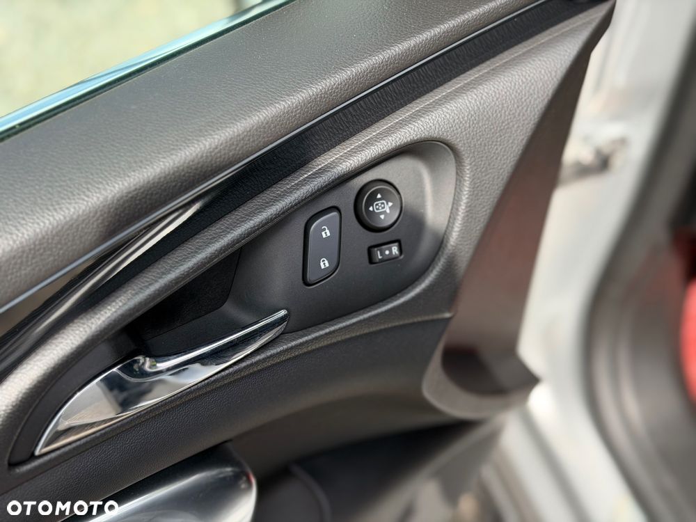 Opel Insignia - 17