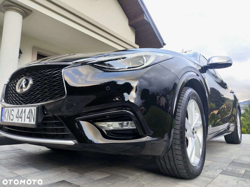 Infiniti Q30 1.5d Premium City Black - 7
