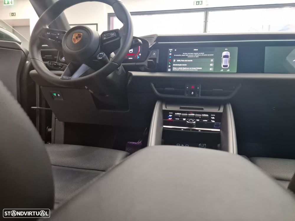 Porsche Macan Electric 4 - 31