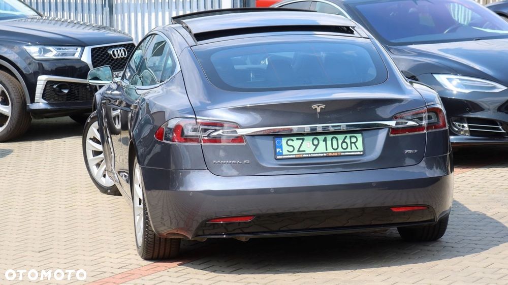 Tesla Model S - 32