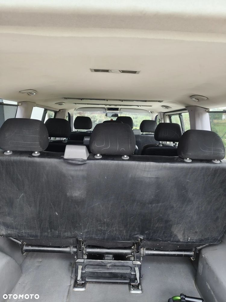 Volkswagen Caravelle - 13