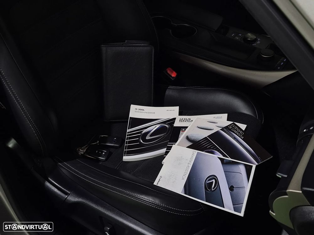Lexus IS 300H Executive - 45
