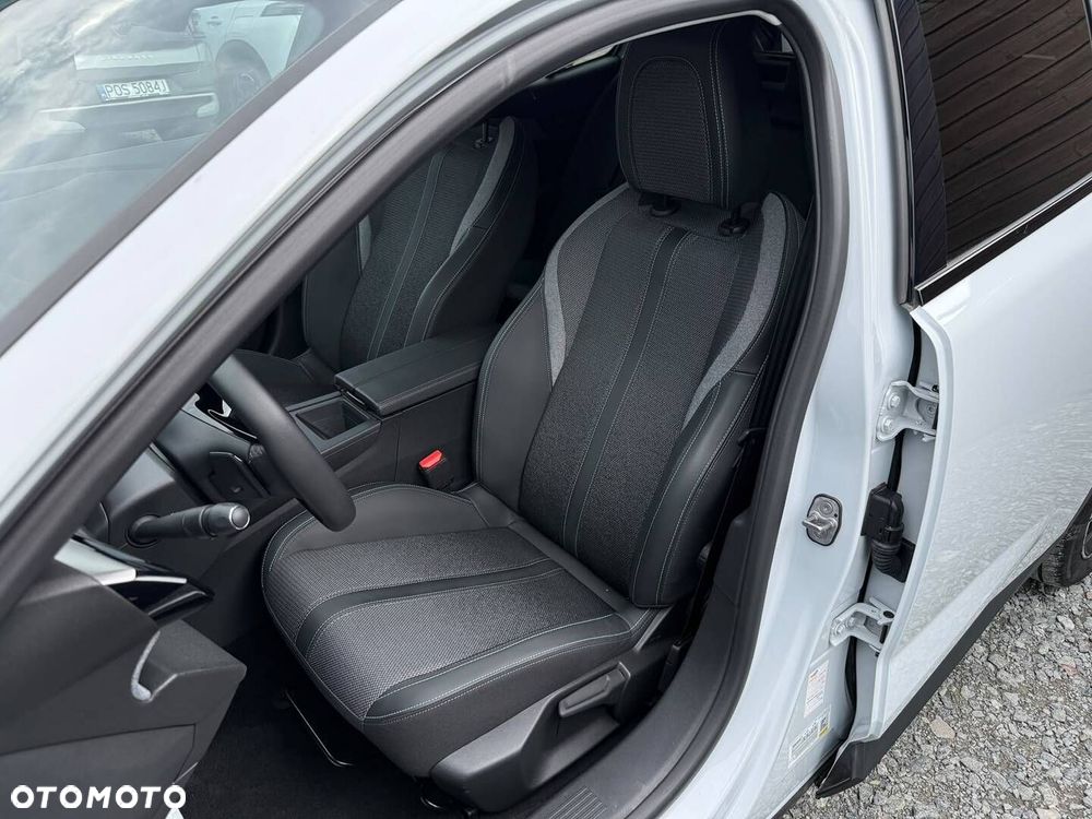 Peugeot 408 - 23