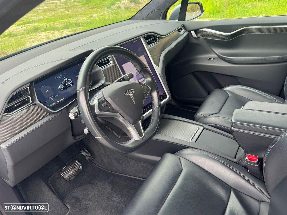 Tesla Model X - 13