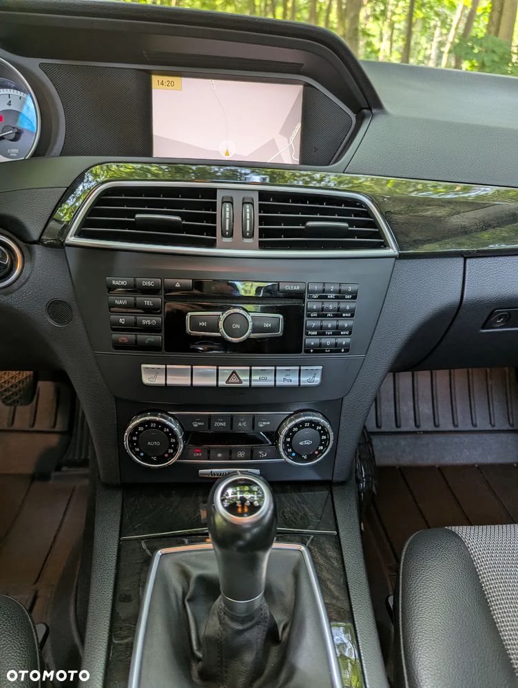 Mercedes-Benz Klasa C 200 CGI BlueEff Avantgarde - 6