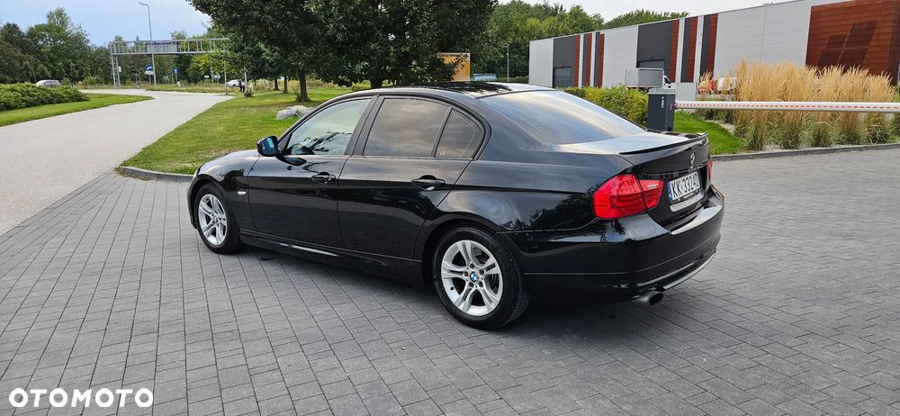 BMW Seria 3 320i - 4
