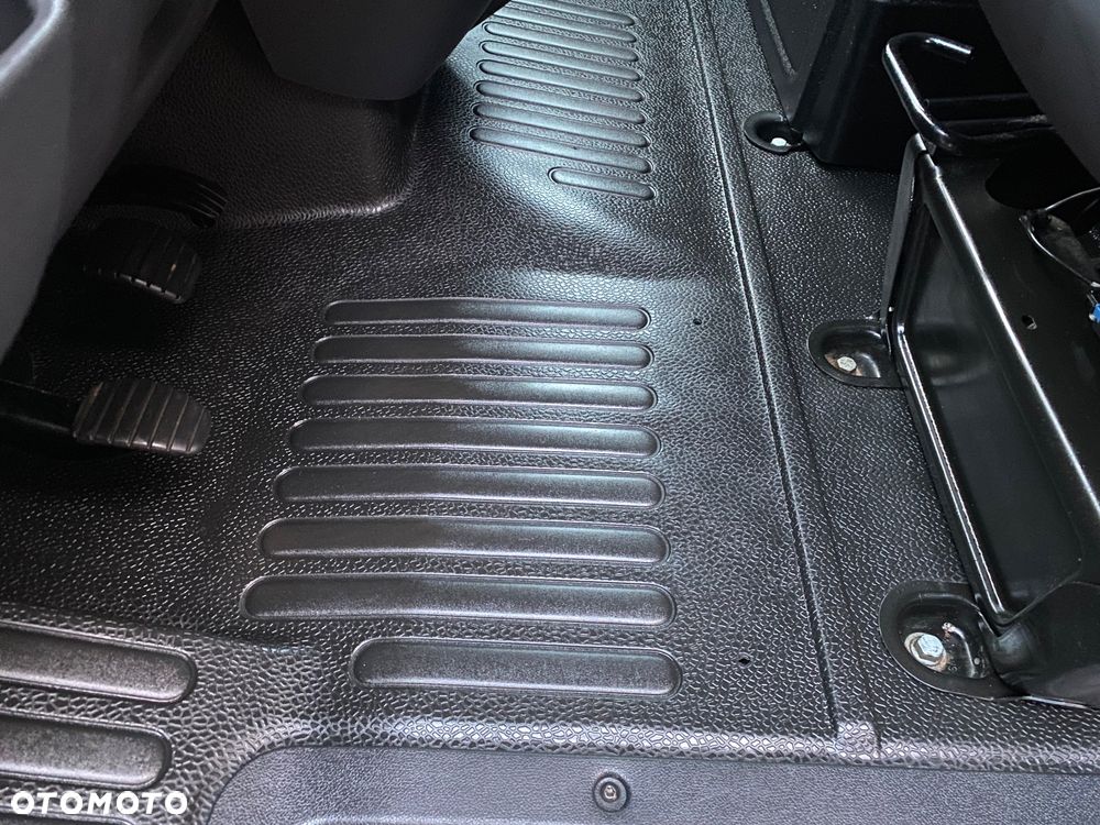 Renault Master L2 H2 warsztat mobilny zasilanie 230V - 37