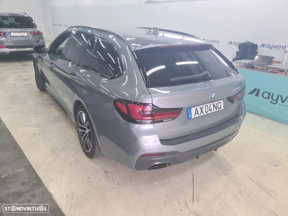 BMW 530 e Pack Desportivo M - 3