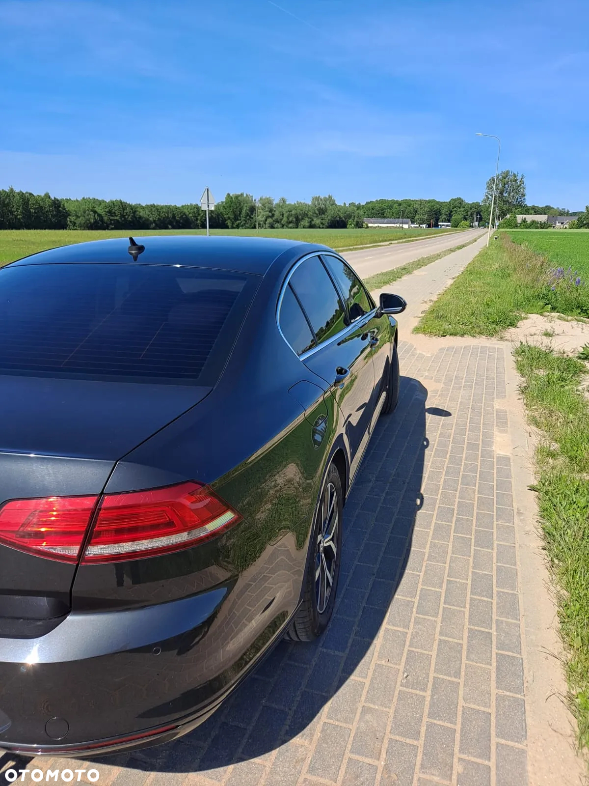 Volkswagen Passat - 4