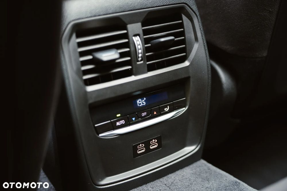 BMW Seria 3 320d xDrive M Sport - 35