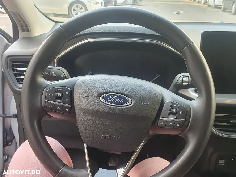 FORD Focus 2022 — imagine 7