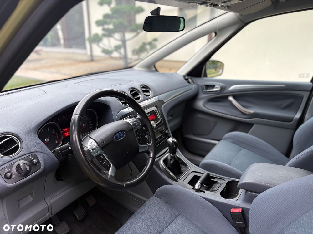 Ford S-Max - 11