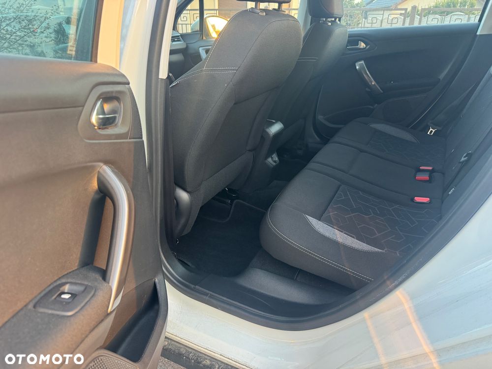 Peugeot 2008 PureTech 82 Urban Move - 9