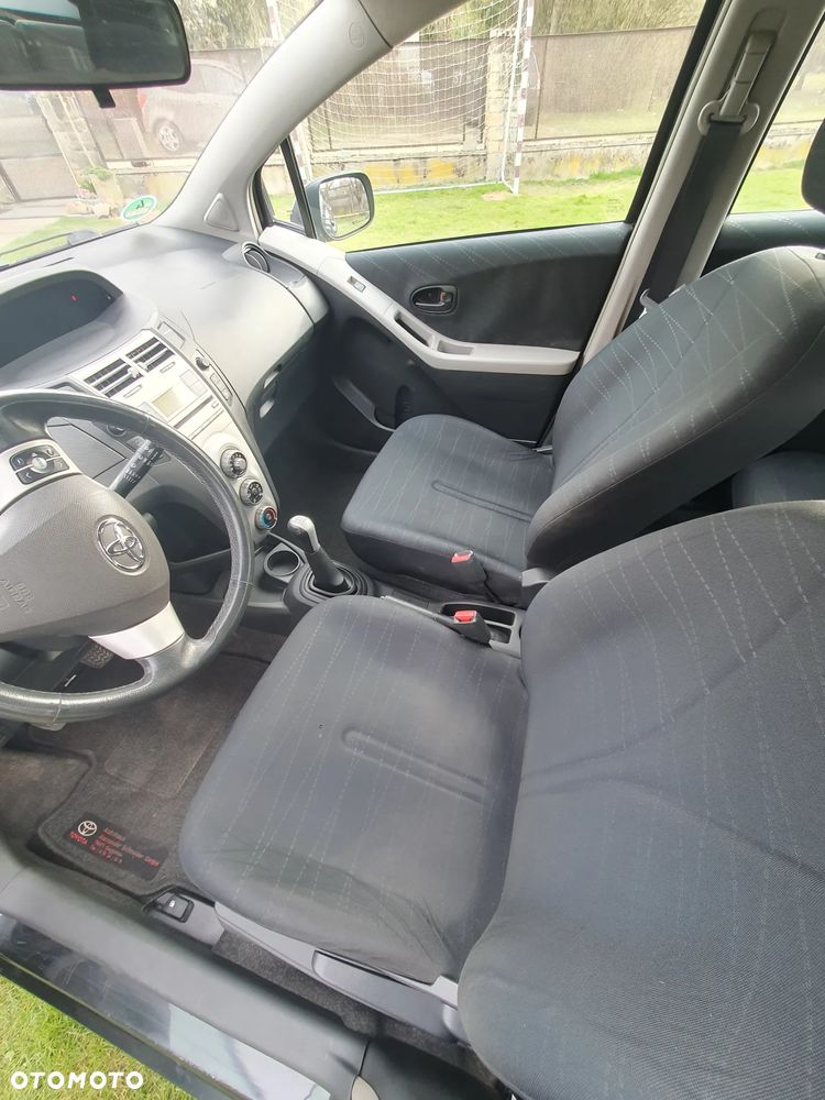 Toyota Yaris - 10