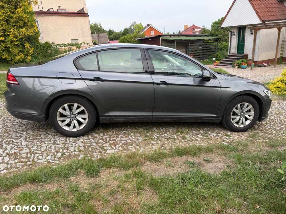 Volkswagen Passat - 4