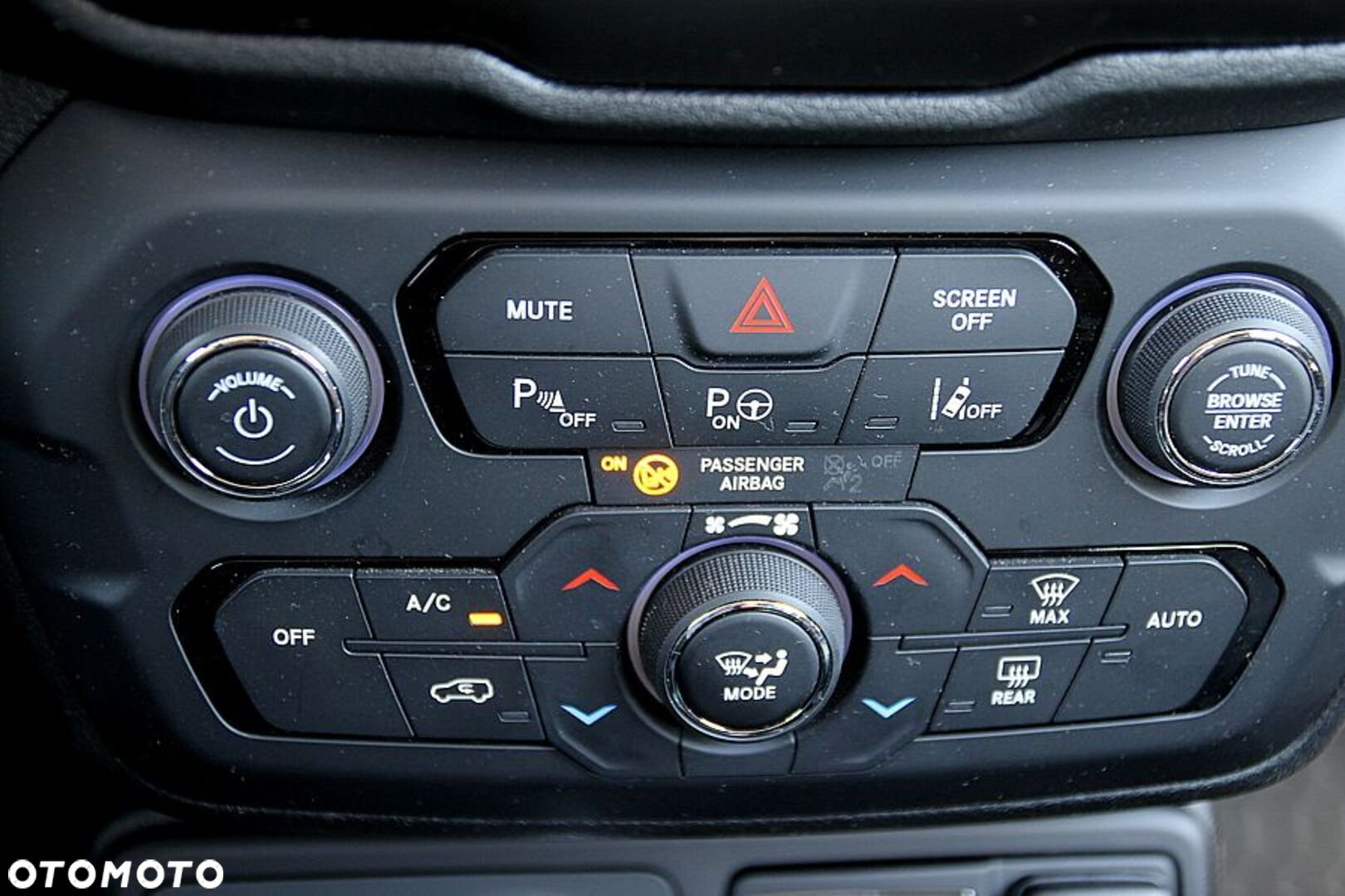 Jeep Renegade - 32