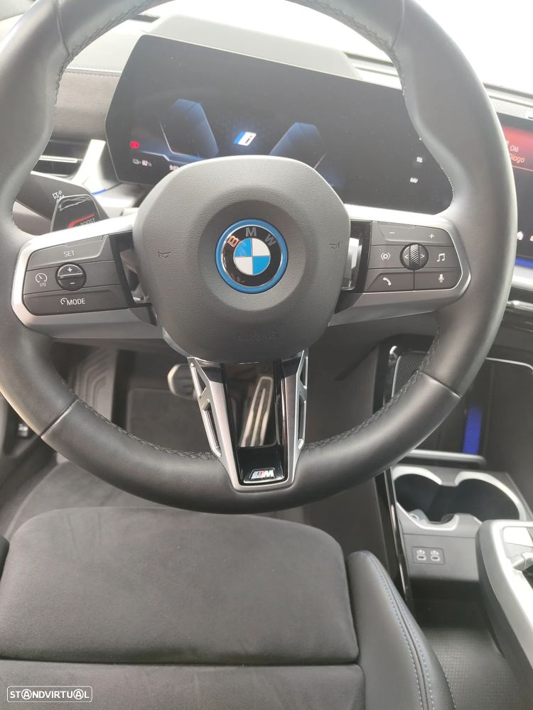 BMW iX2 eDrive20 Pack Desportivo M - 16