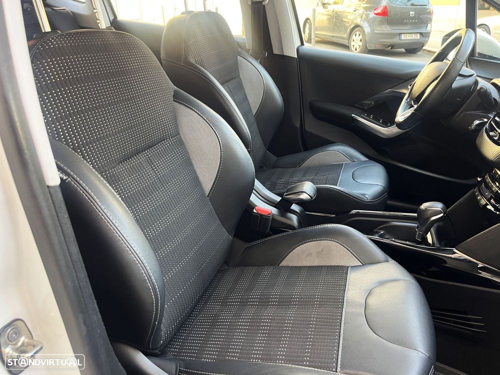 Peugeot 2008 1.2 PureTech Allure EAT6 - 16