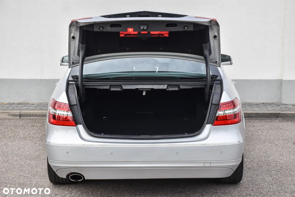 Mercedes-Benz Klasa E 200 BlueEFFICIENCY 7G-TRONIC Elegance - 38