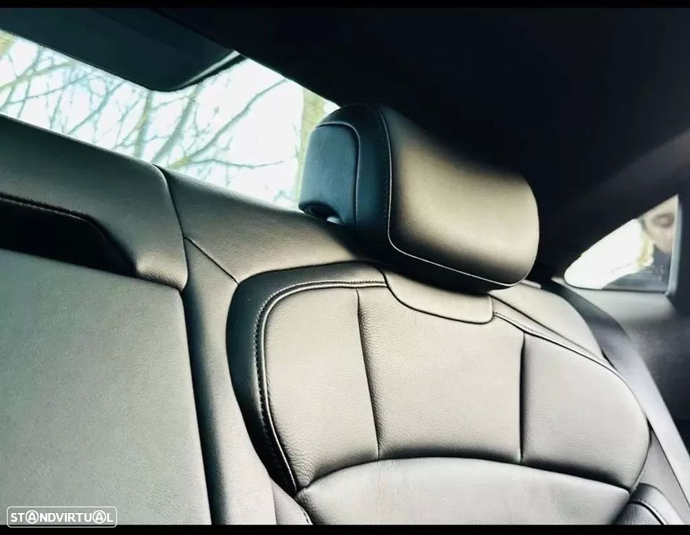 Porsche Taycan 4 - 16