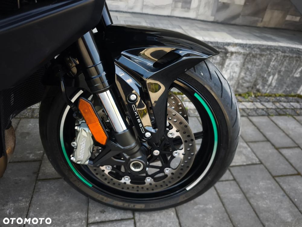 Kawasaki H2 - 10