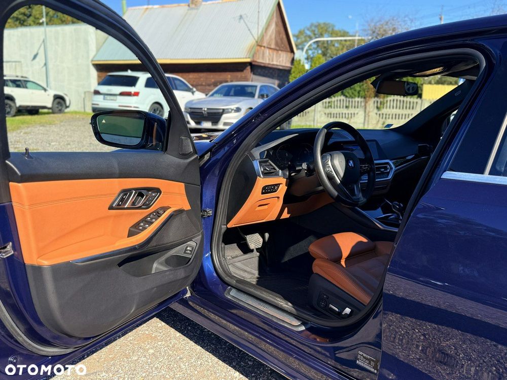 BMW Seria 3 330i xDrive - 22