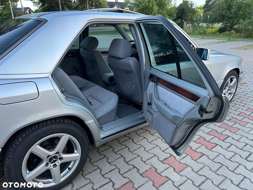 Mercedes-Benz Klasa E - 13