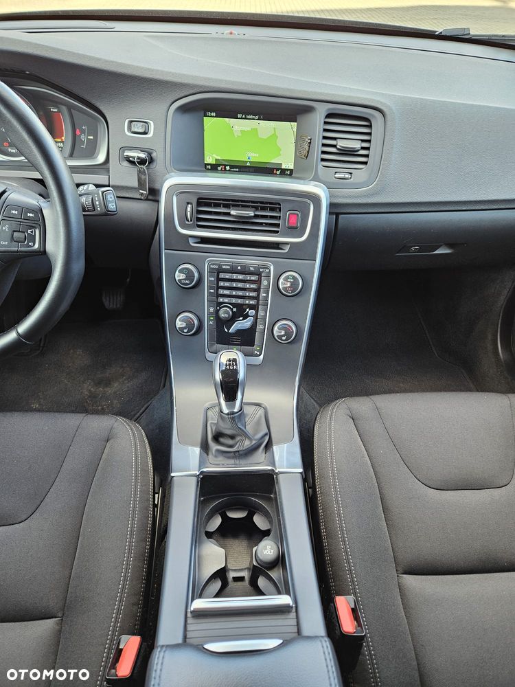 Volvo V60 D4 Momentum - 25