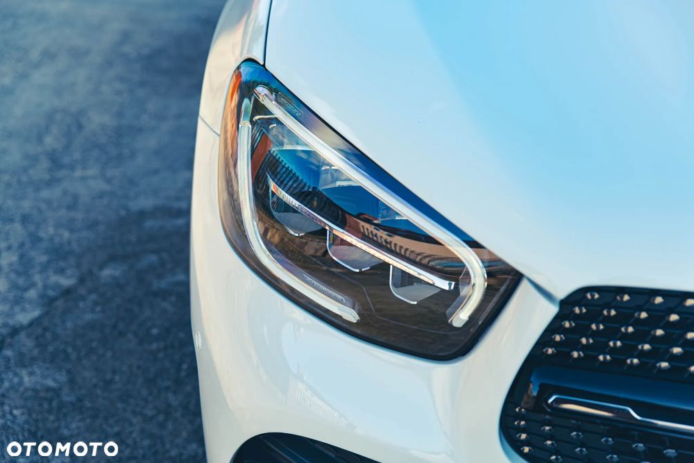 Mercedes-Benz GLC 300 4Matic 9G-TRONIC AMG Line Plus - 17