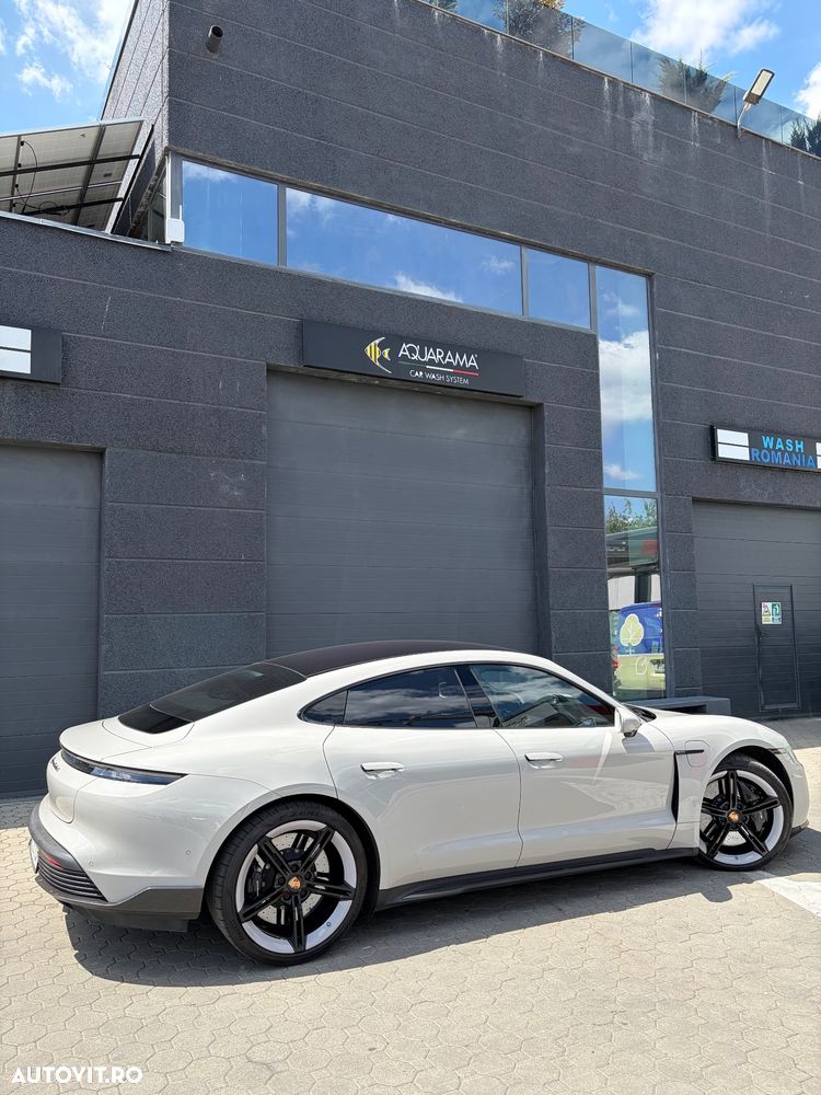 Porsche Taycan - 4