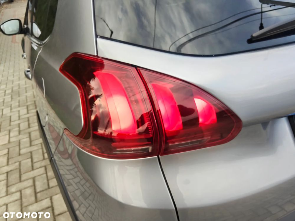 Peugeot 2008 - 13